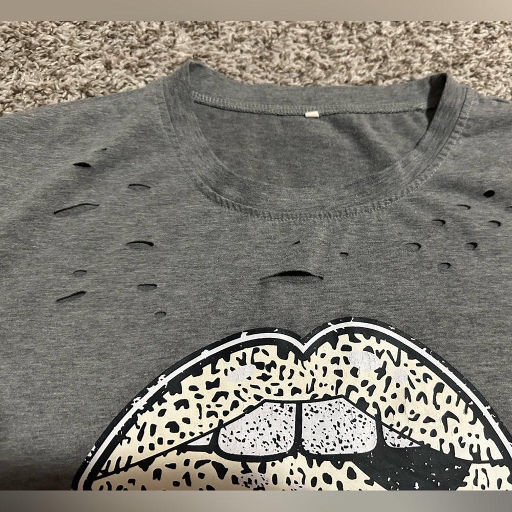 Distressed Leopard Lips Graphic Tee - Heather Gray - Size XL - Picture 3 of 6